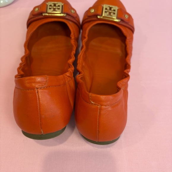 Tory Burch Orange Reva Flats Size 6.5 - Picture 5 of 7